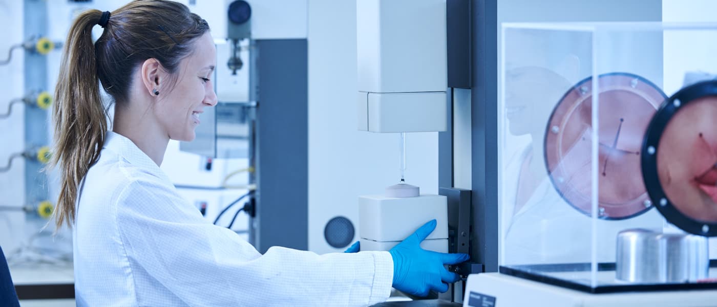 Physical Lab Chemical- / Physical Laboratory | Test Center | Baugruppenmontage und ...