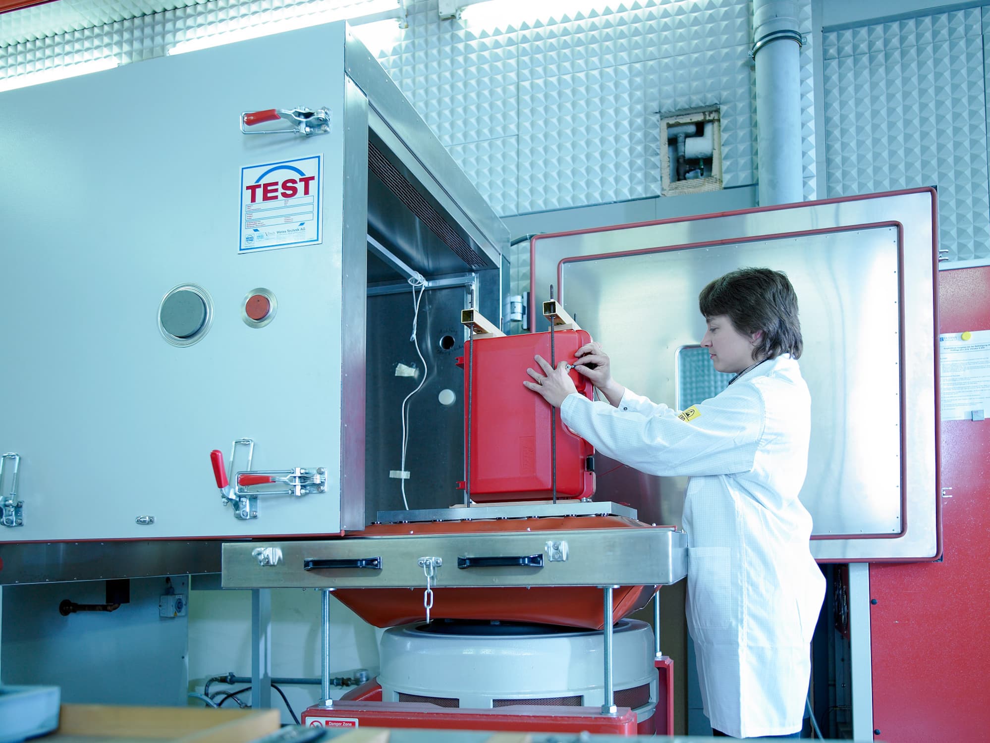 Environmental Simulation | Test Center | Baugruppenmontage und ...